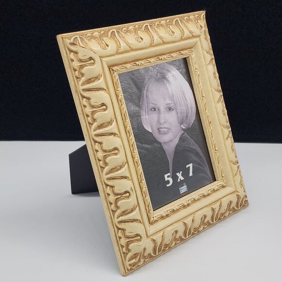 Ornate Greco 5x7 Picture Frame With Vintage Style Carved Design - Picture 2 of 11